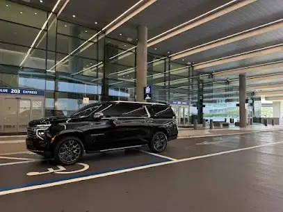 Featured image for “What Is a Black Car Service and Why Tampa Professionals Use It”